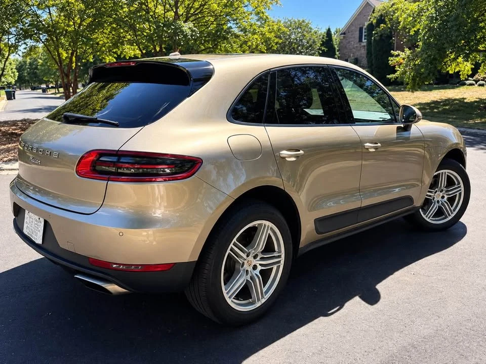 2017 Porsche Macan - Image 10 of 11