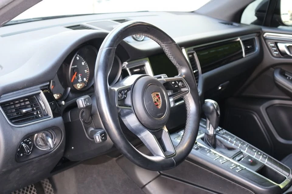 2017 Porsche Macan - Image 9 of 20