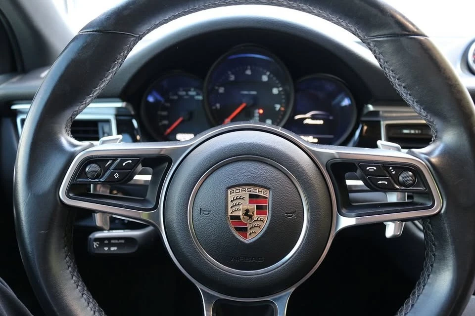 2017 Porsche Macan - Image 16 of 20