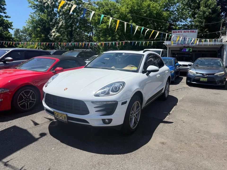 2017 Porsche Macan - Image 2 of 18