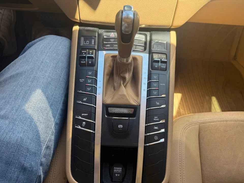 2017 Porsche Macan - Image 14 of 18