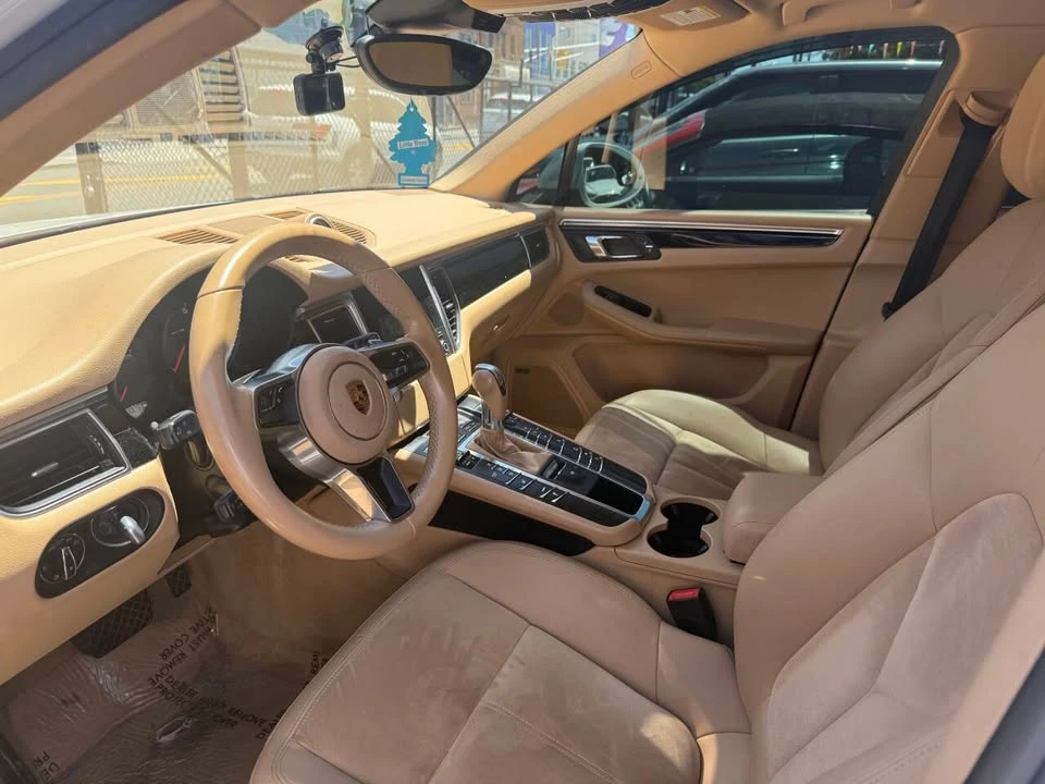2017 Porsche Macan - Image 11 of 18