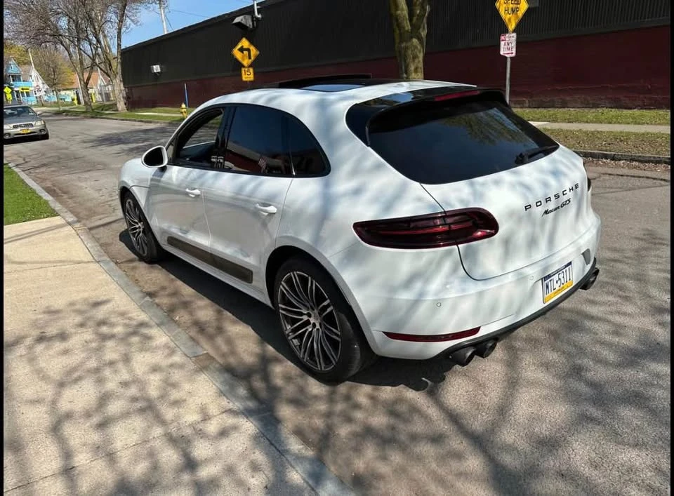 2017 Porsche Macan - Image 9 of 12