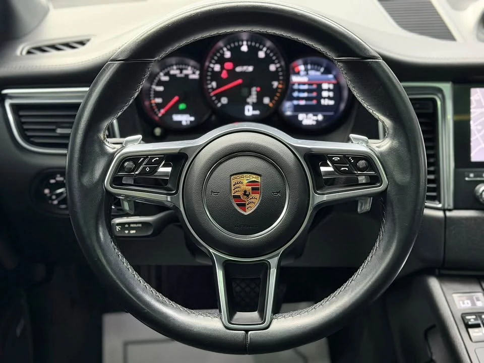 2017 Porsche Macan - Image 10 of 16