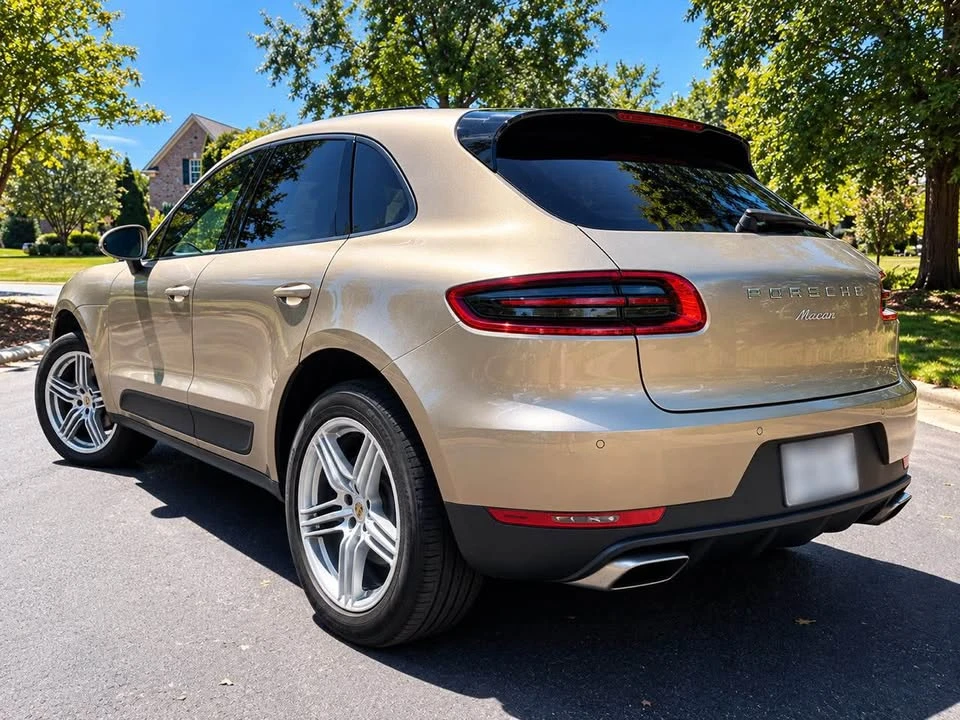 2017 Porsche Macan - Image 2 of 11