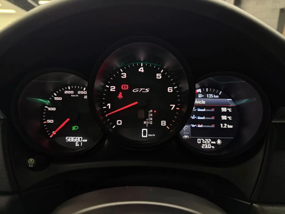 2017 Porsche Macan - Image 12 of 16