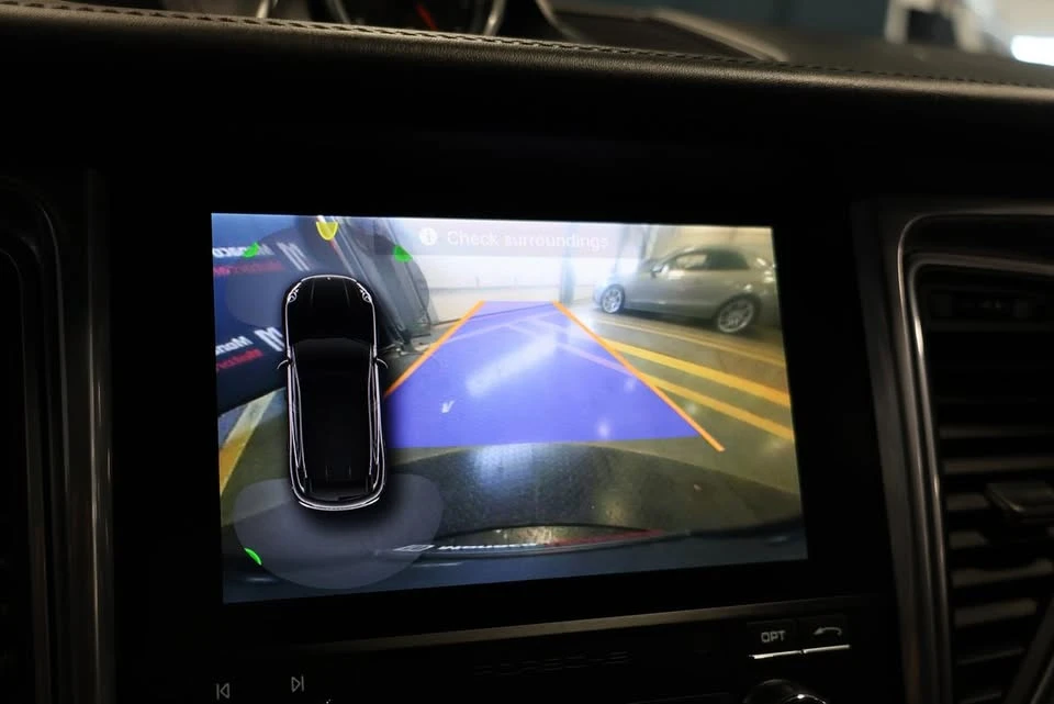 2017 Porsche Macan - Image 16 of 20