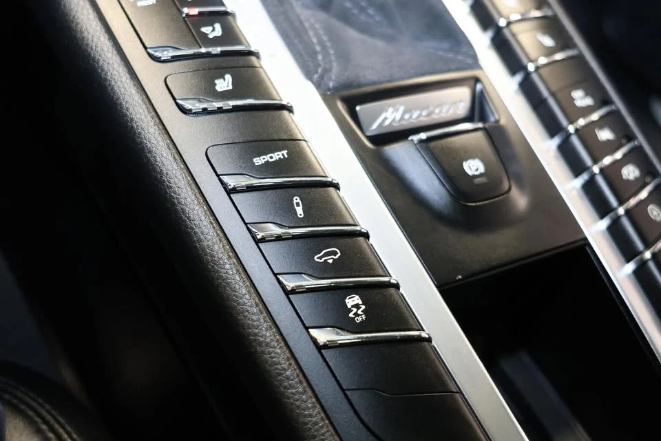2017 Porsche Macan - Image 14 of 20