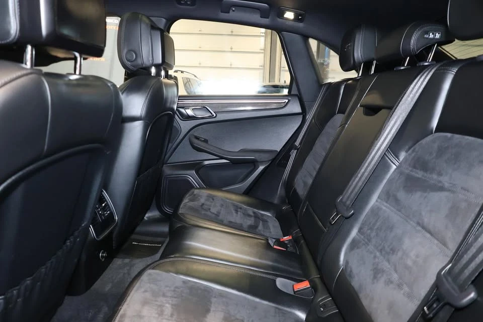 2017 Porsche Macan - Image 9 of 20