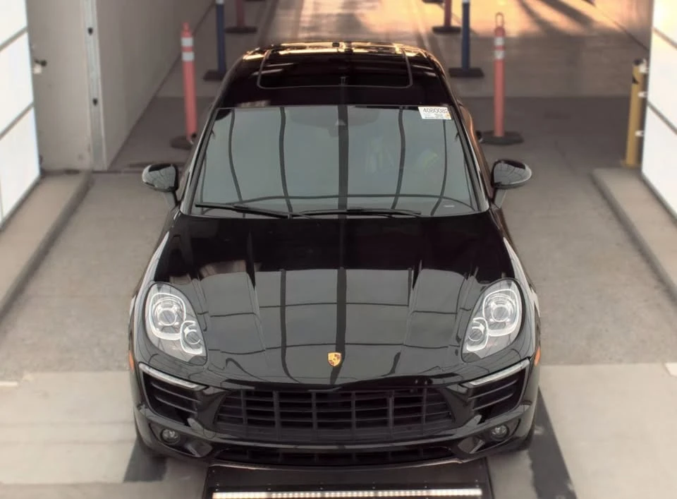 2017 Porsche Macan - Image 2 of 8
