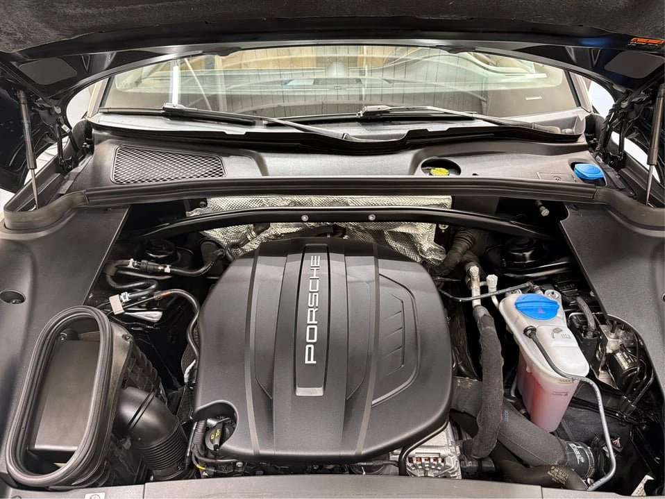 2017 Porsche Macan - Image 11 of 20