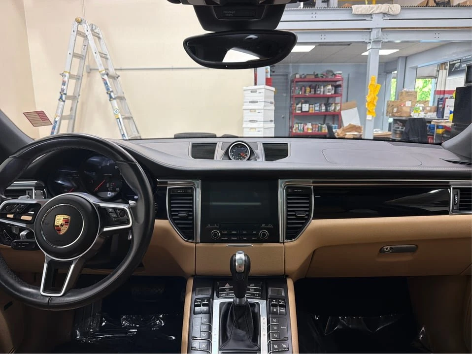 2017 Porsche Macan - Image 13 of 20