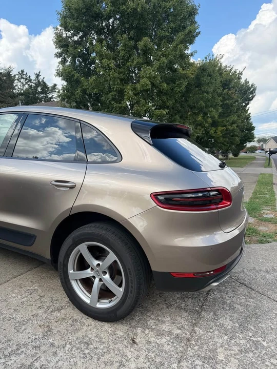 2017 Porsche Macan - Image 8 of 12