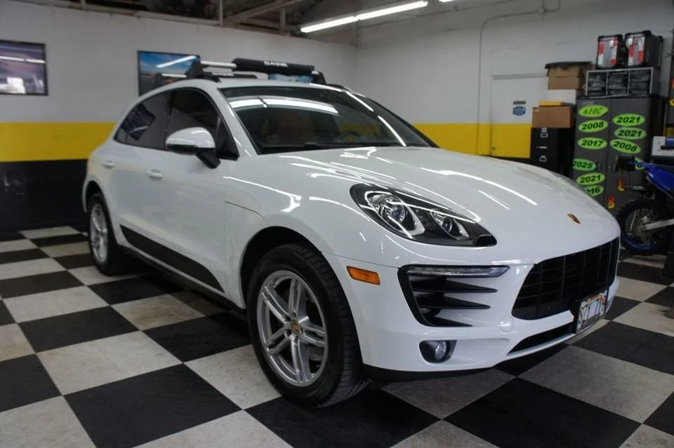 2017 Porsche Macan - Image 2 of 20