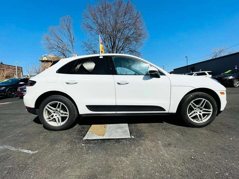 2017 Porsche Macan - Image 11 of 19