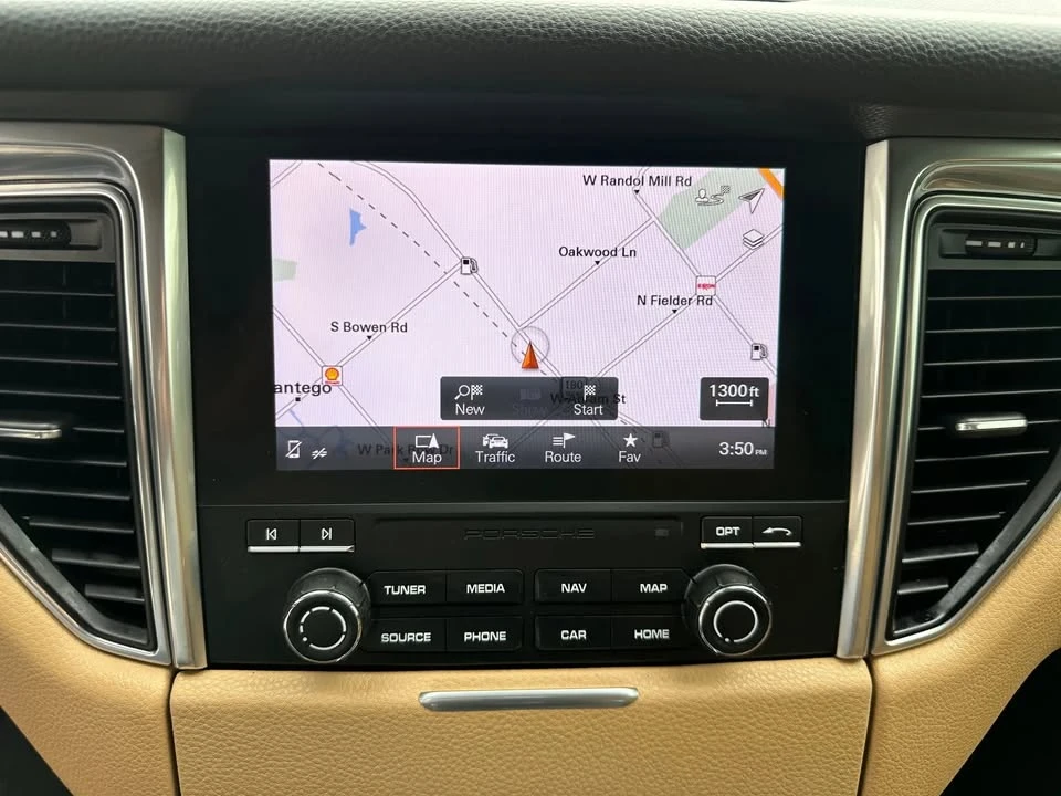 2017 Porsche Macan - Image 7 of 9