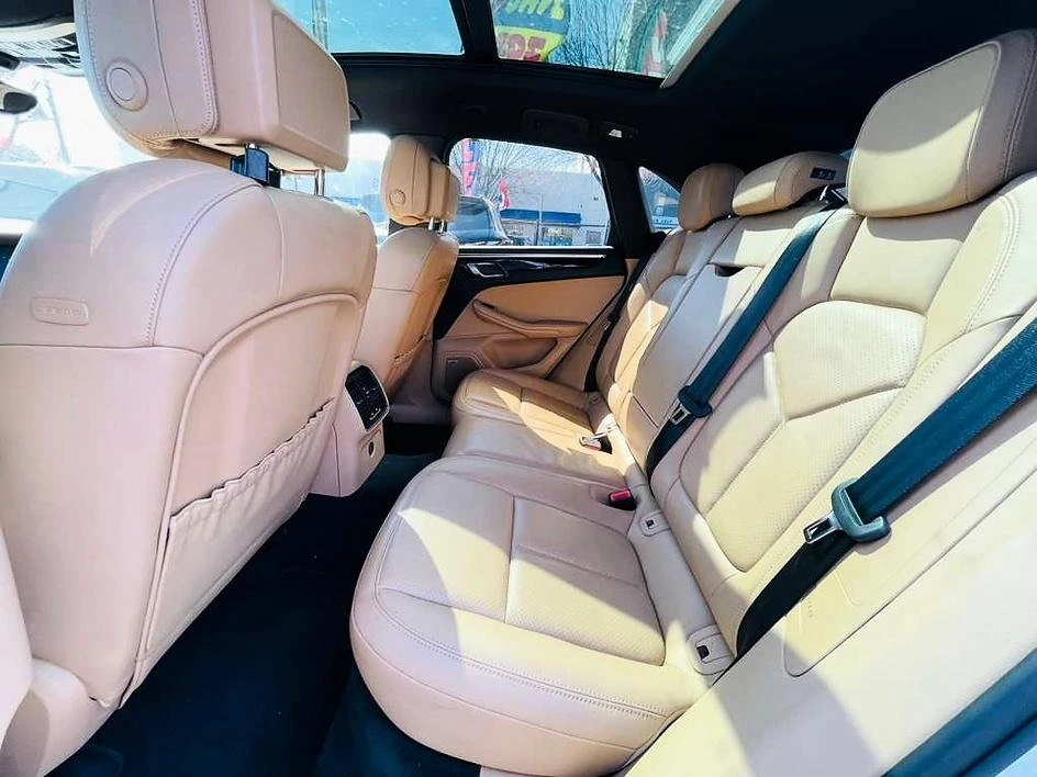 2017 Porsche Macan - Image 17 of 19