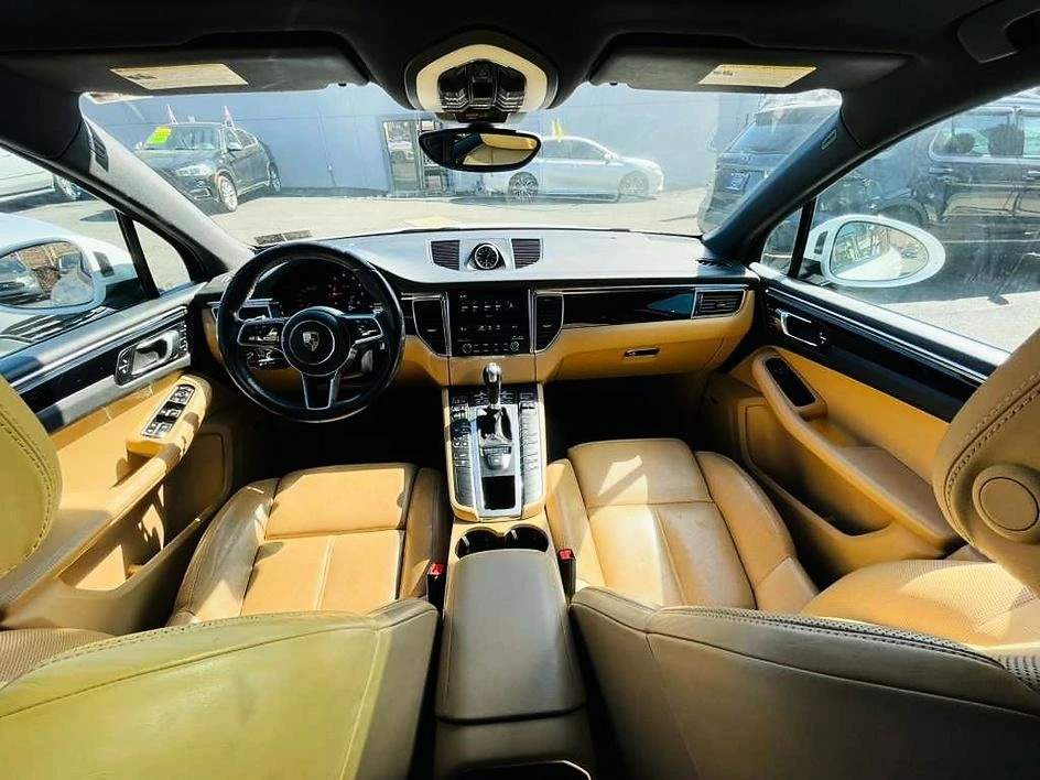 2017 Porsche Macan - Image 14 of 19