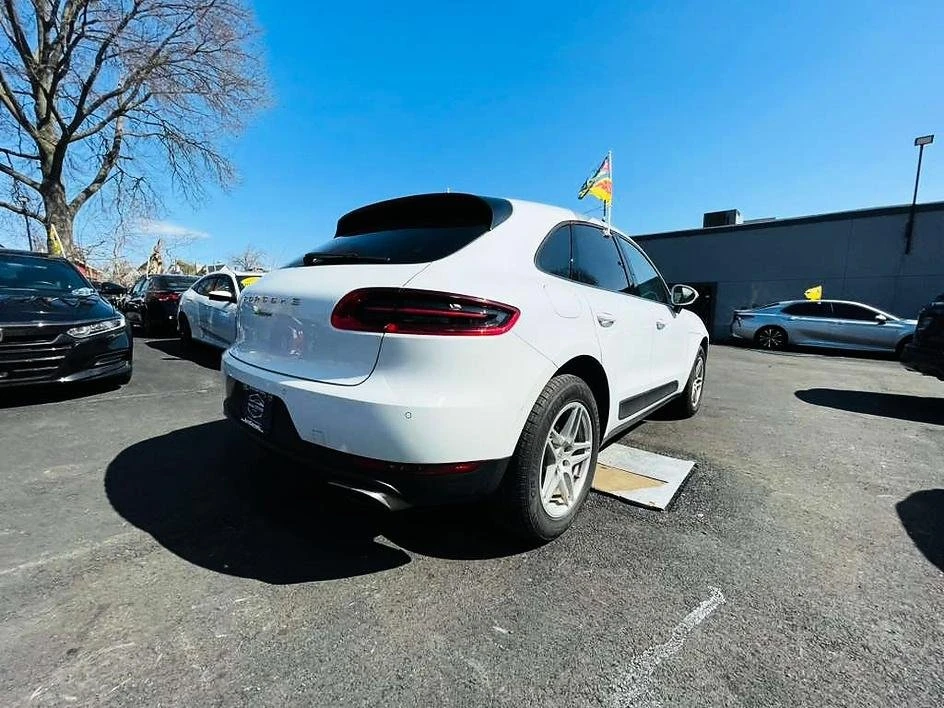 2017 Porsche Macan - Image 10 of 19