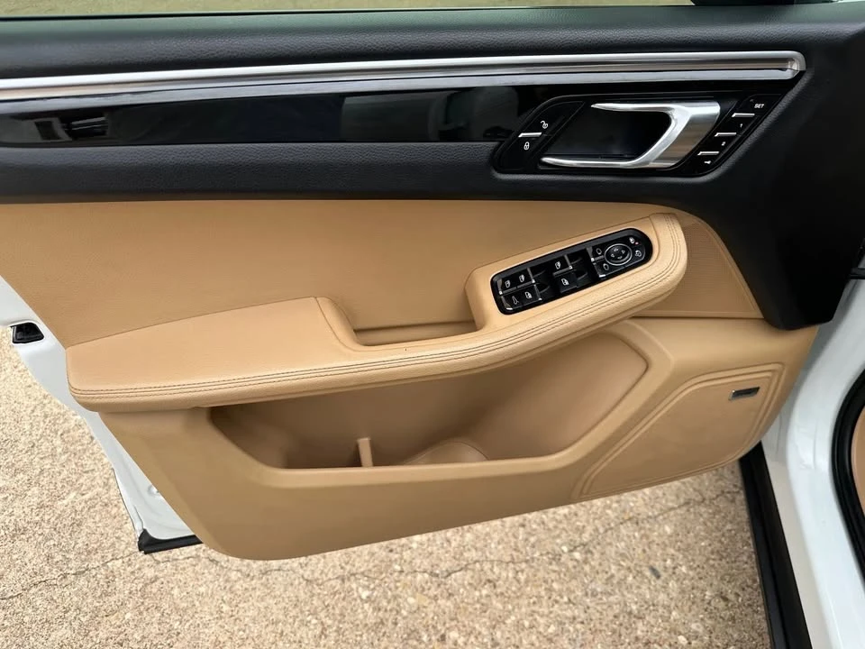 2017 Porsche Macan - Image 6 of 9