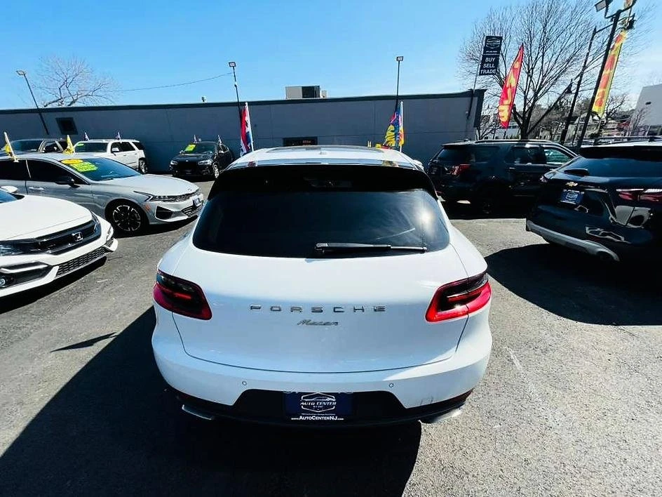 2017 Porsche Macan - Image 8 of 19