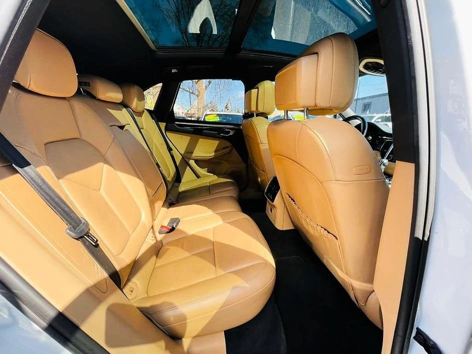 2017 Porsche Macan - Image 18 of 19