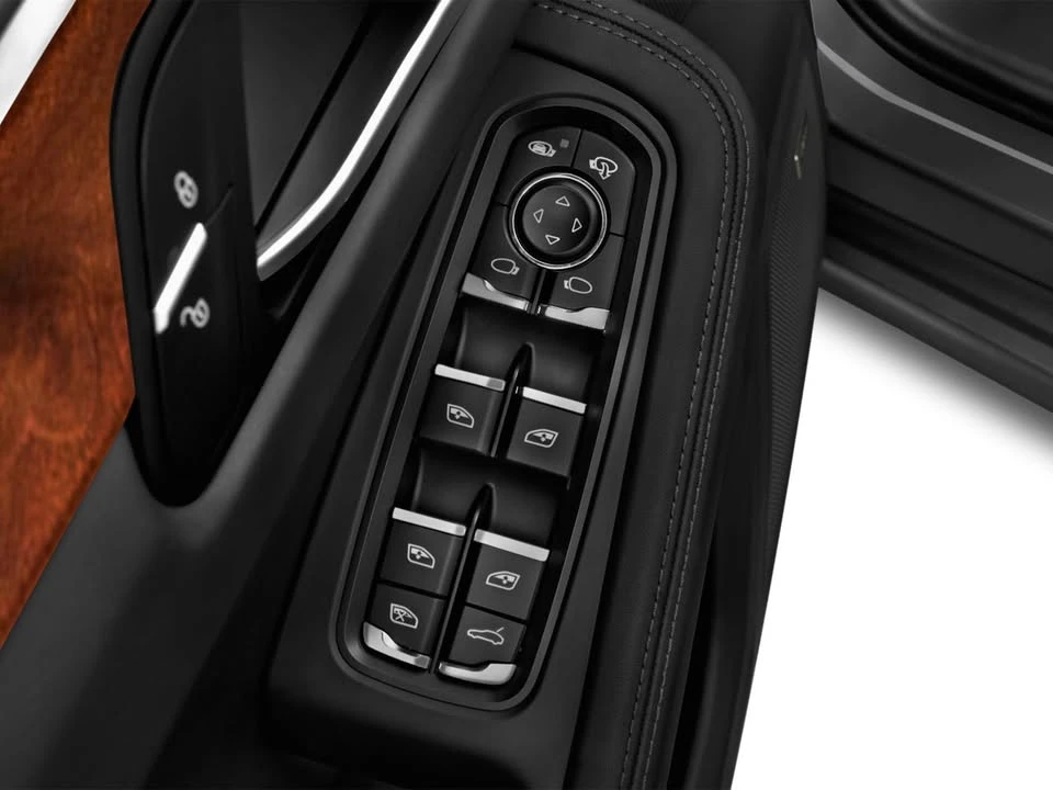 2017 Porsche Macan - Image 8 of 20