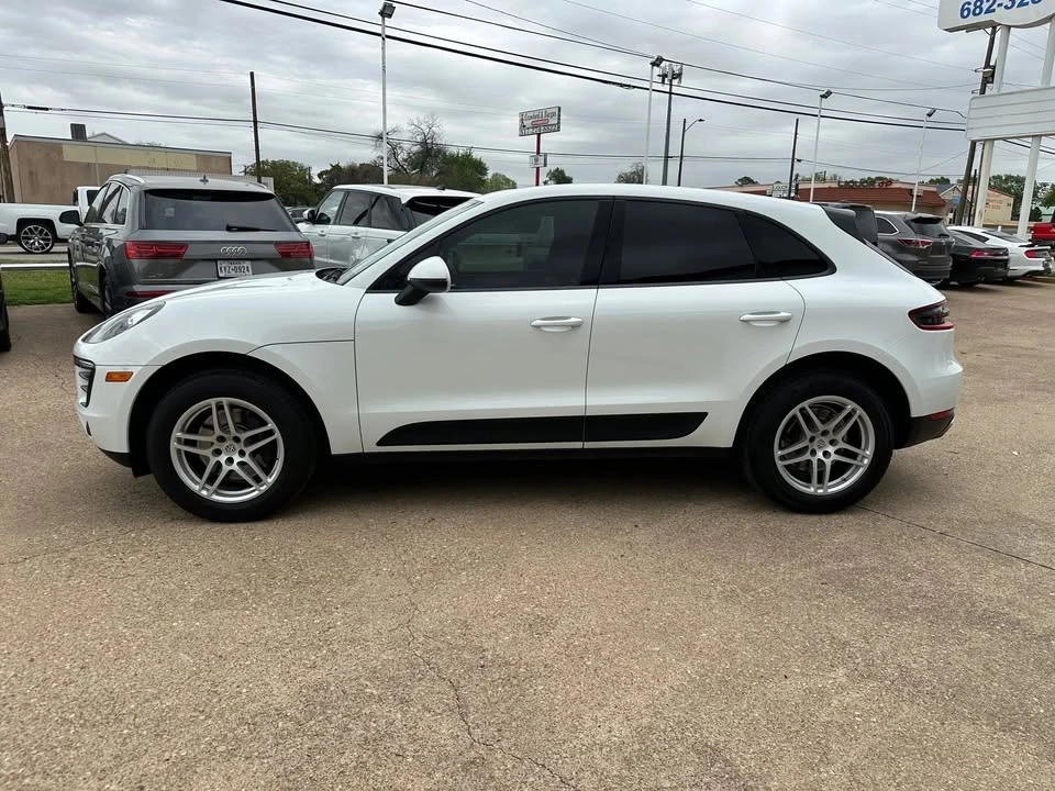2017 Porsche Macan - Image 2 of 9