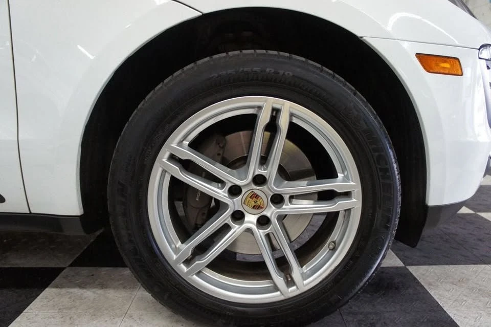 2017 Porsche Macan - Image 19 of 20
