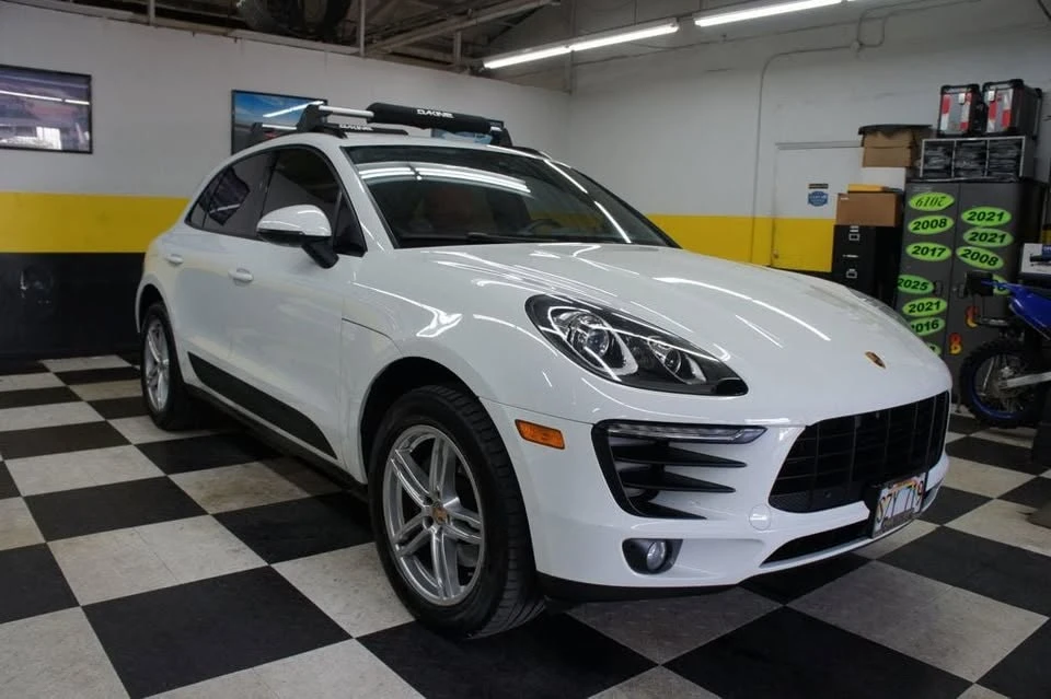 2017 Porsche Macan - Image 17 of 20