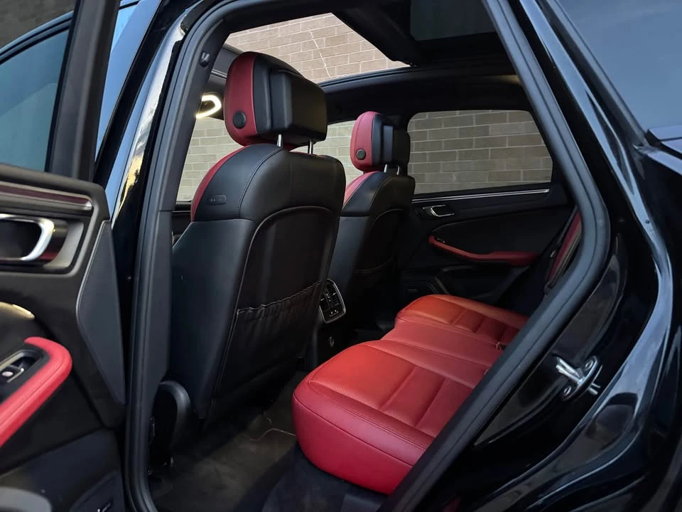 2017 Porsche Macan - Image 15 of 20