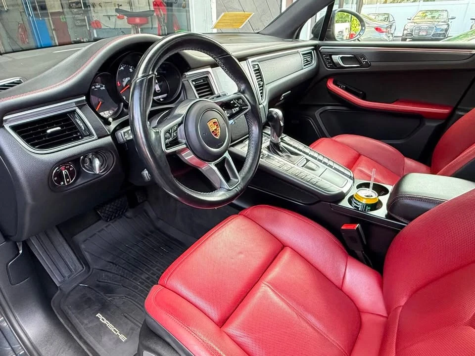 2017 Porsche Macan - Image 8 of 16