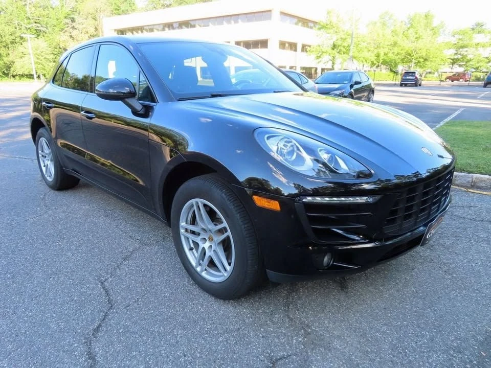 2017 Porsche Macan - Image 18 of 20