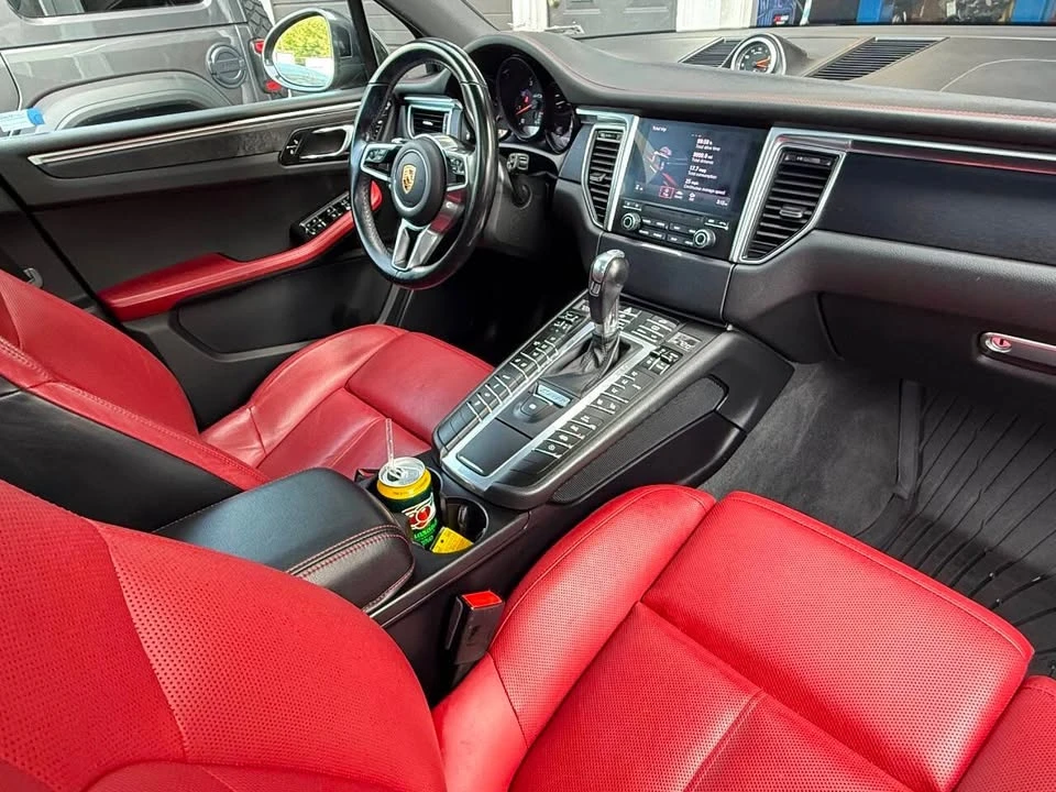 2017 Porsche Macan - Image 11 of 16