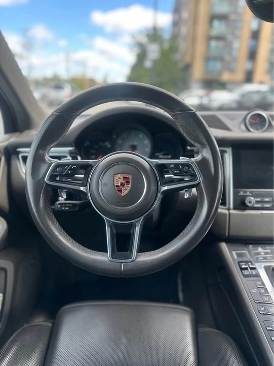 2017 Porsche Macan - Image 7 of 10