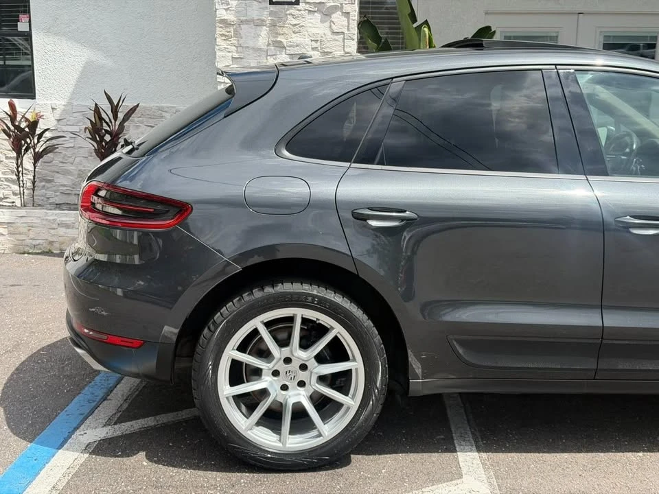 2017 Porsche Macan - Image 18 of 20
