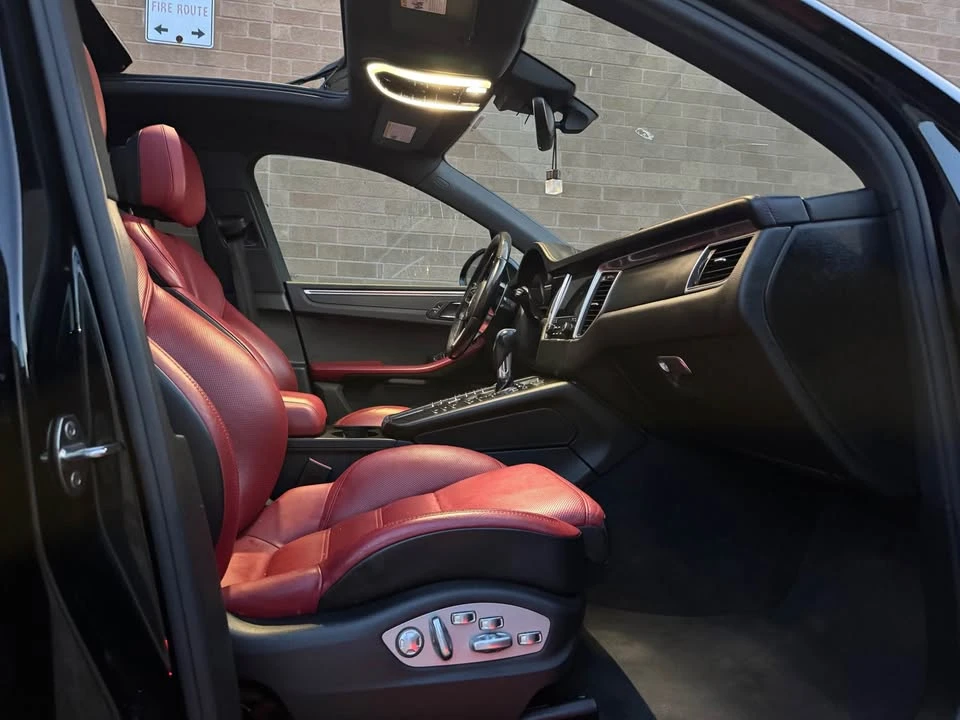 2017 Porsche Macan - Image 16 of 20