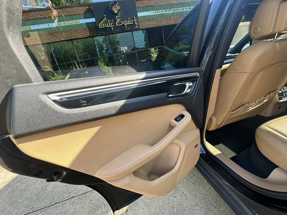 2017 Porsche Macan - Image 12 of 19