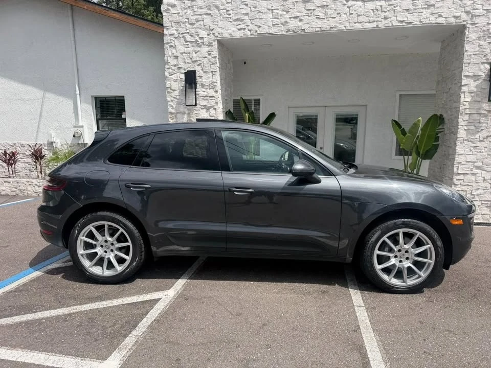 2017 Porsche Macan - Image 19 of 20