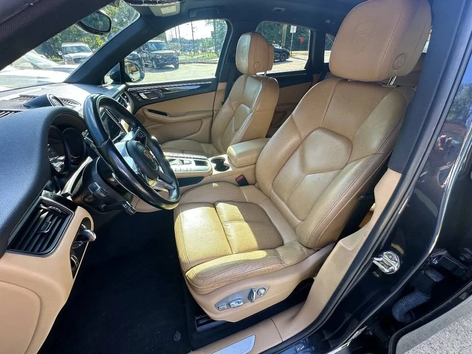 2017 Porsche Macan - Image 6 of 19