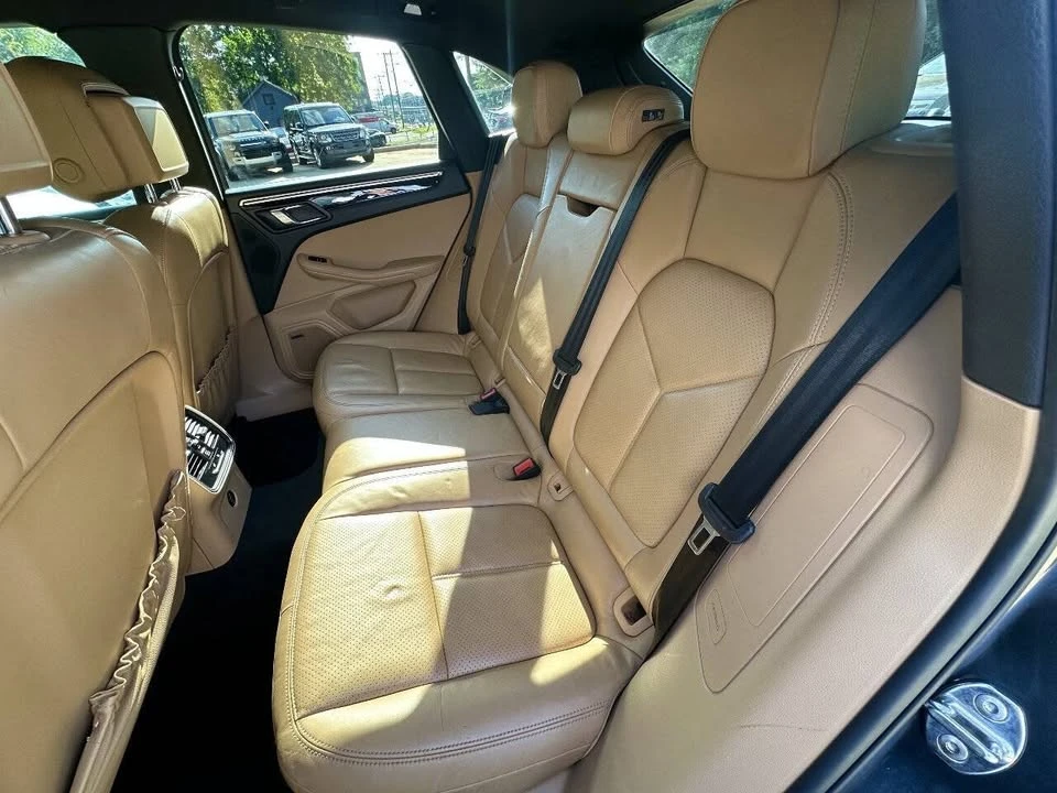 2017 Porsche Macan - Image 13 of 19