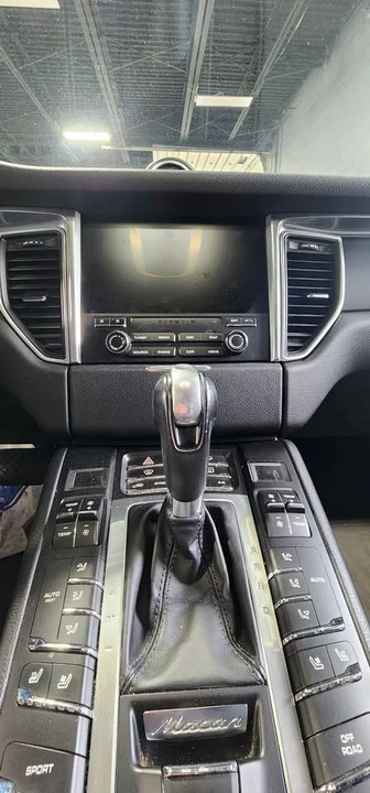 2017 Porsche Macan - Image 11 of 13