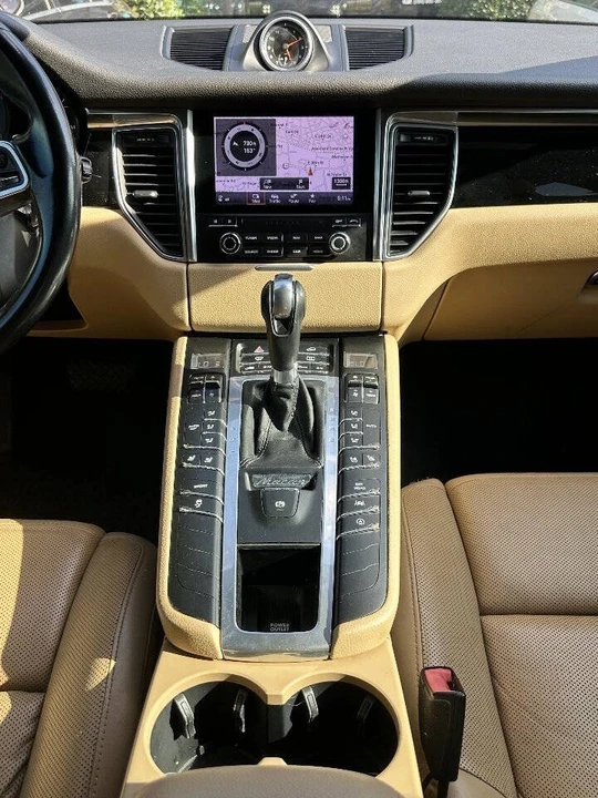 2017 Porsche Macan - Image 10 of 19