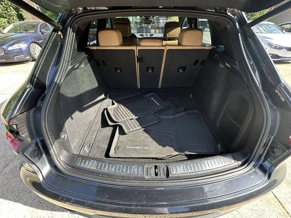 2017 Porsche Macan - Image 17 of 19