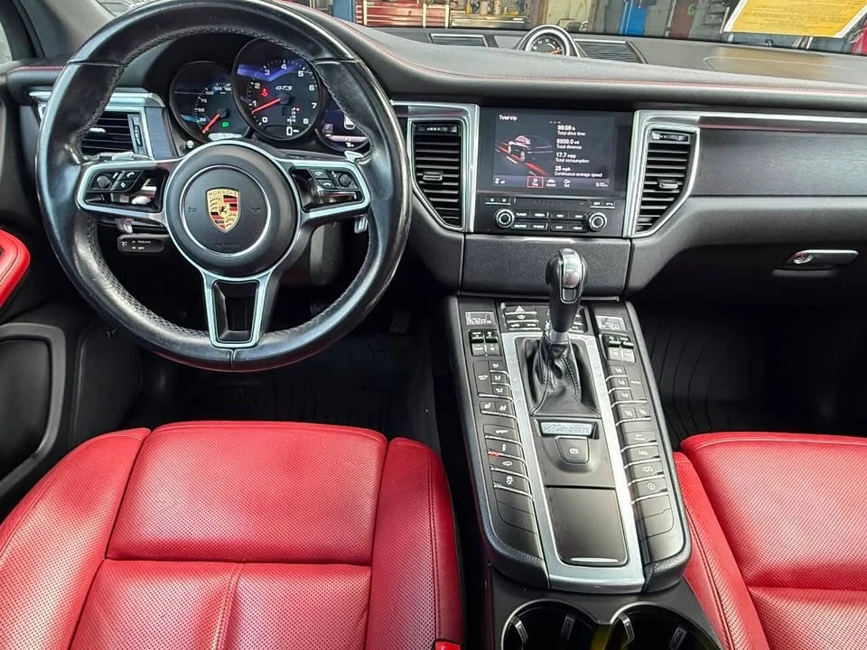 2017 Porsche Macan - Image 13 of 16