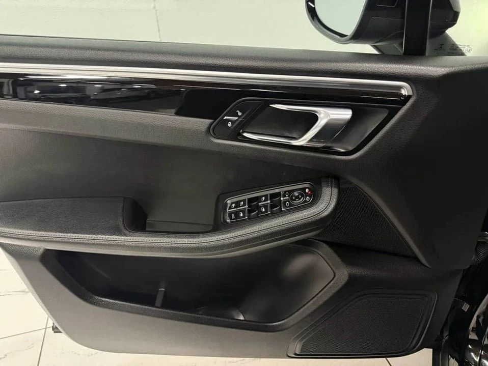 2017 Porsche Macan - Image 13 of 20