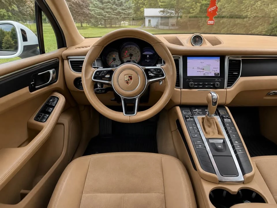 2017 Porsche Macan - Image 15 of 20