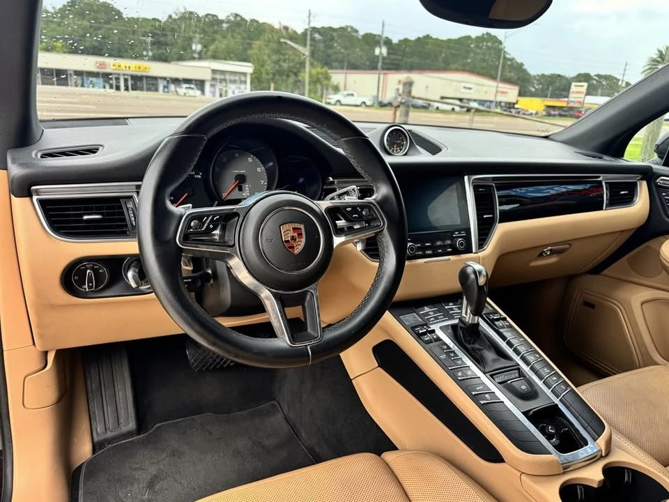2017 Porsche Macan - Image 10 of 13