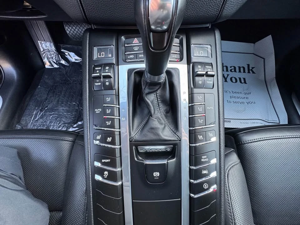 2017 Porsche Macan - Image 16 of 20