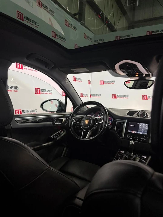 2017 Porsche Macan - Image 15 of 20